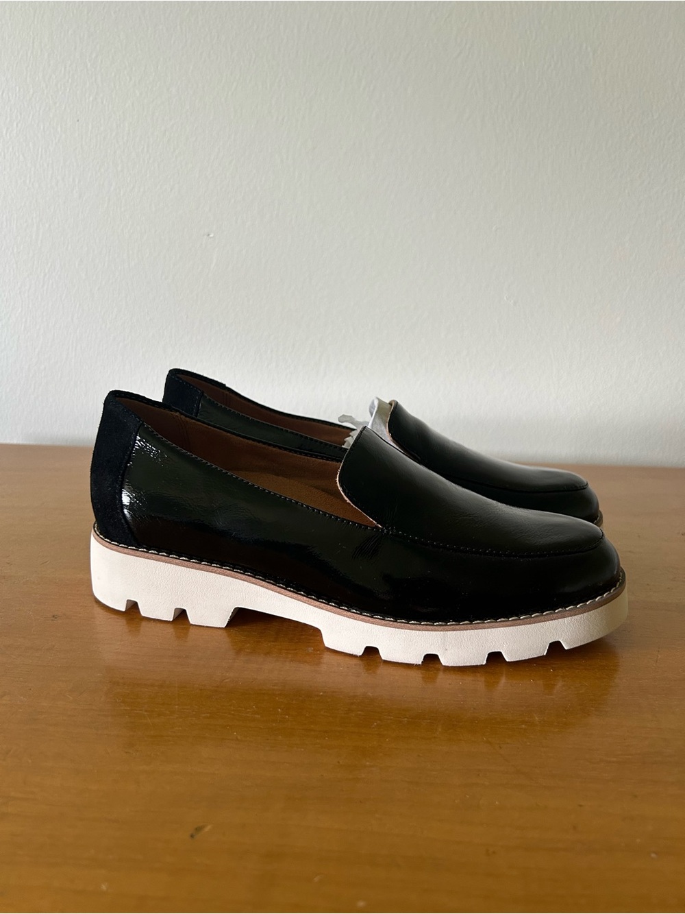 NWOT Vionic Kensley Black Patent Leather And Suede Loafers Women's Size 6.5
